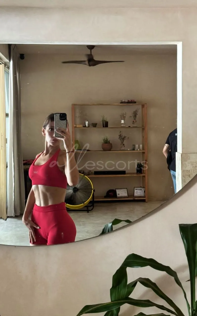 Ellie leen  photo
