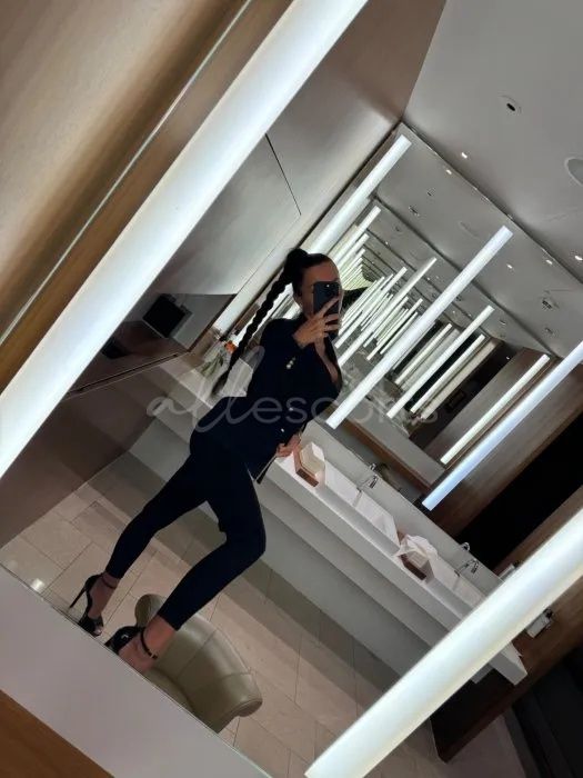 Khloe Innsbruck