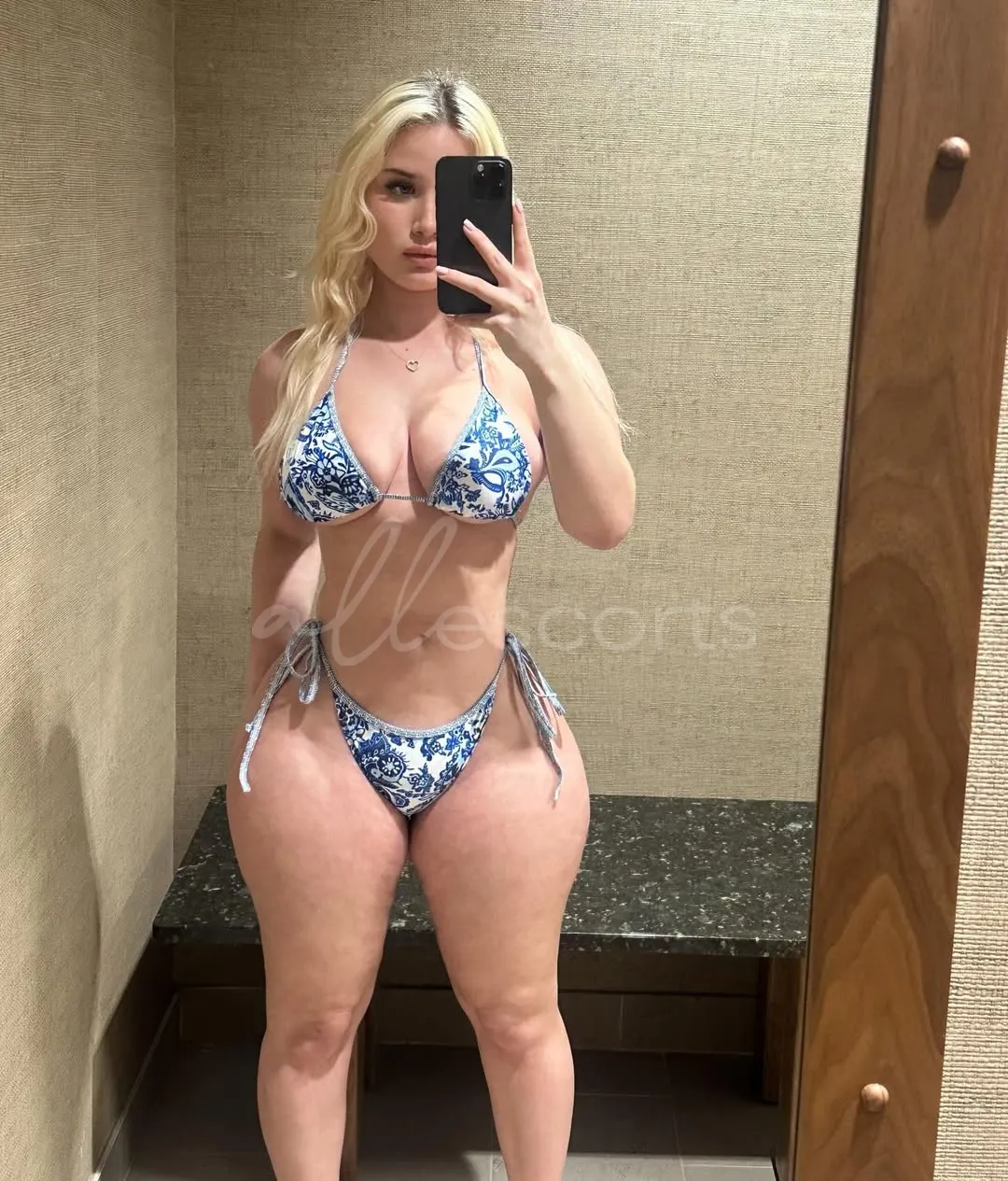 Angela  Linz