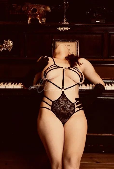 Larissa Larissa