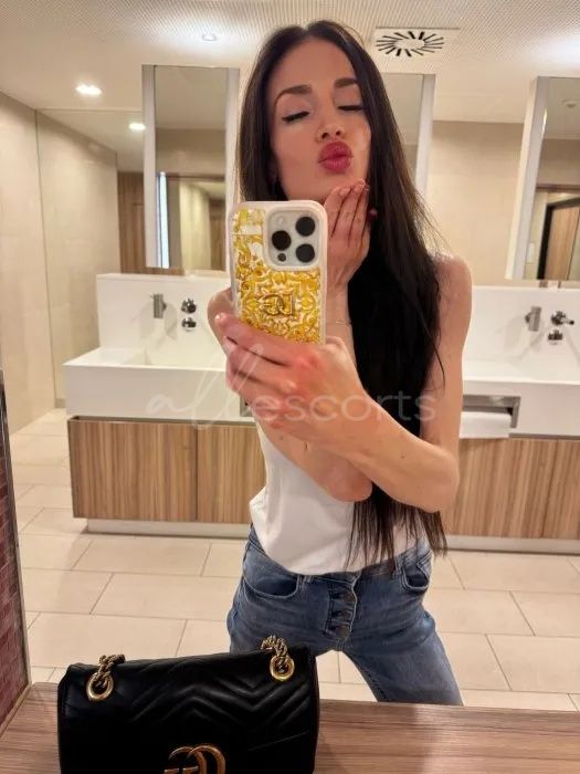 Ariana Graz